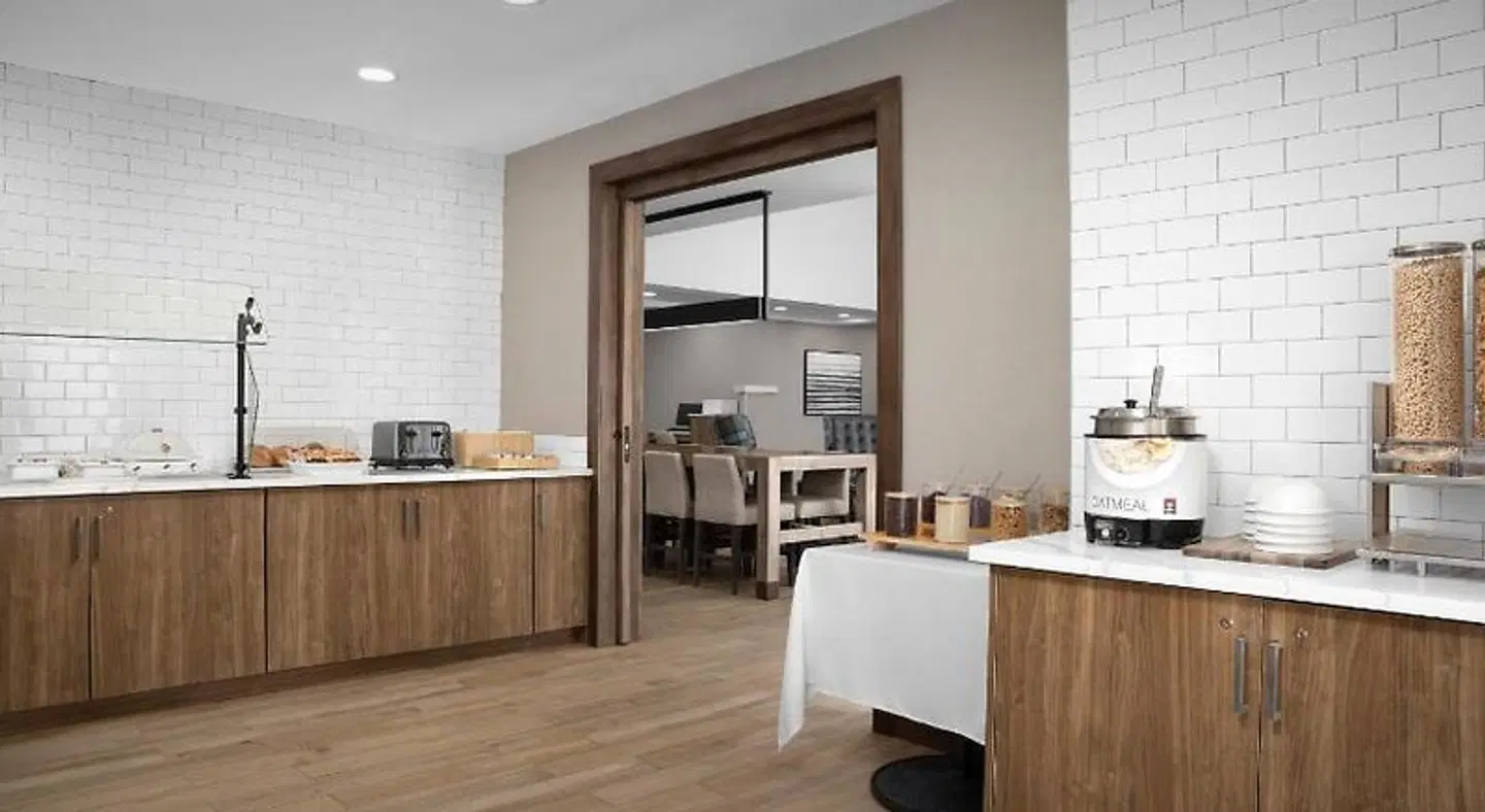 Staybridge Suites Baltimore BWI Airport by IHG ROOM_EXAMPLE