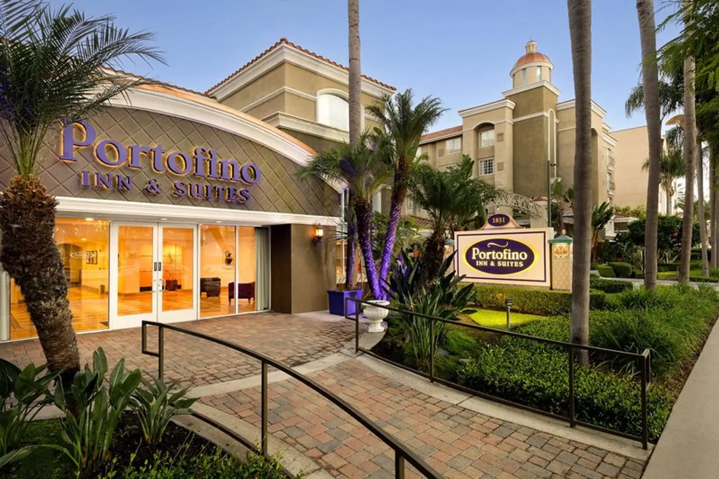 Portofino Inn and Suites Anaheim Hotel EXTERIOR