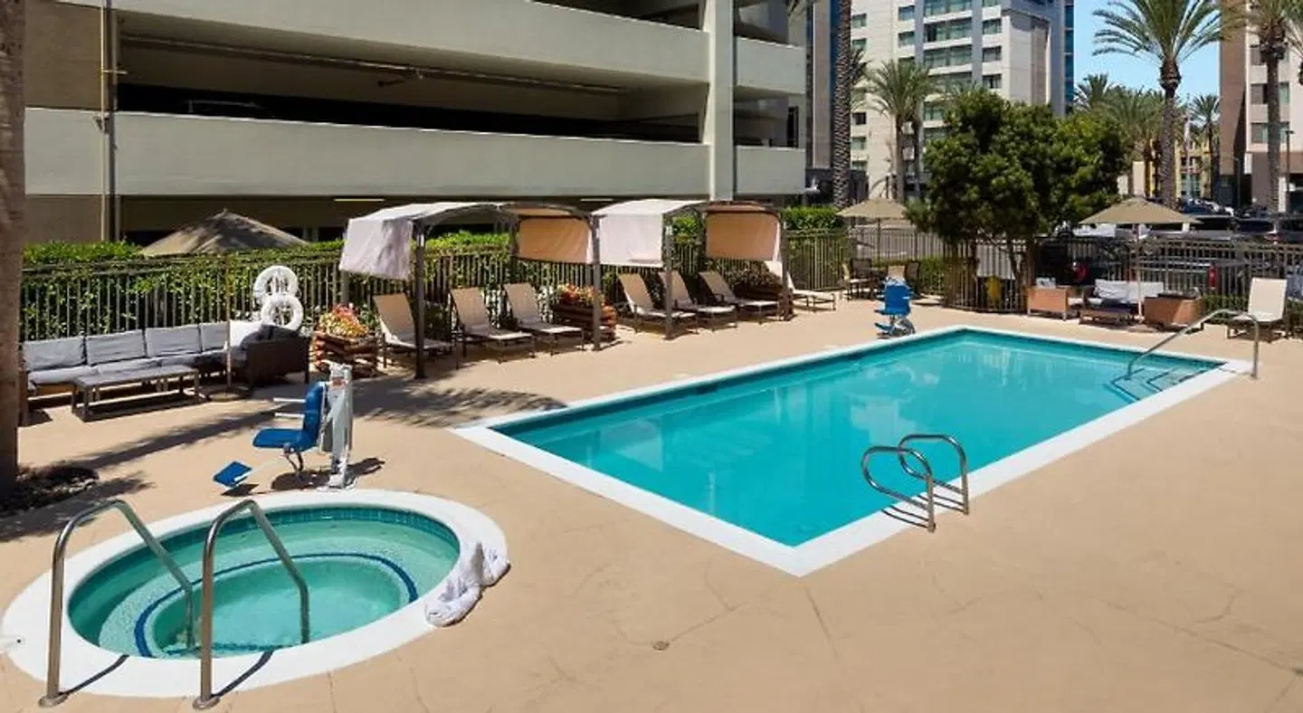 Portofino Inn and Suites Anaheim Hotel OUTDOOR_POOL