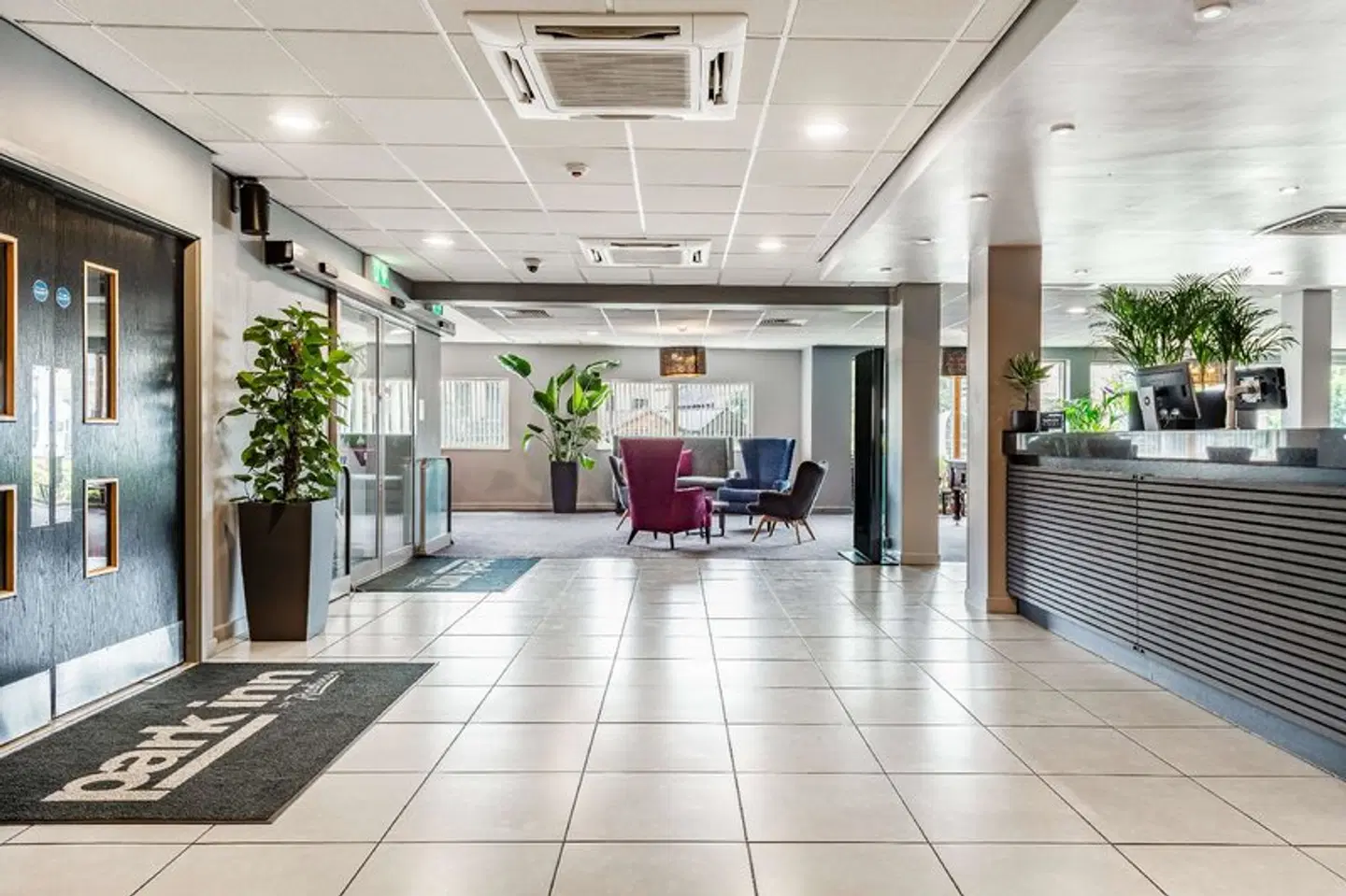 Park Inn by Radisson Peterborough LOUNGE_LOBBY