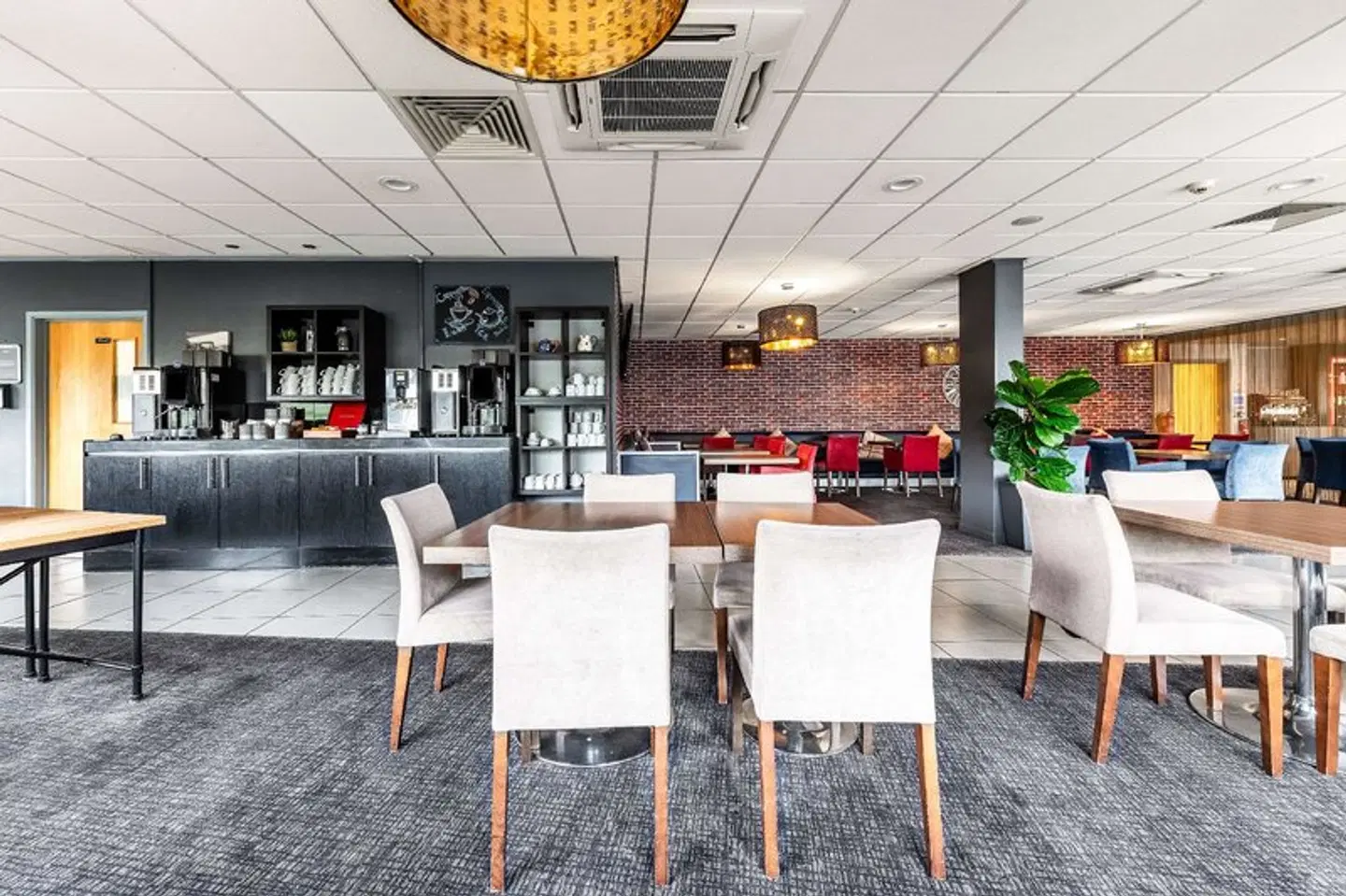 Park Inn by Radisson Peterborough Bar