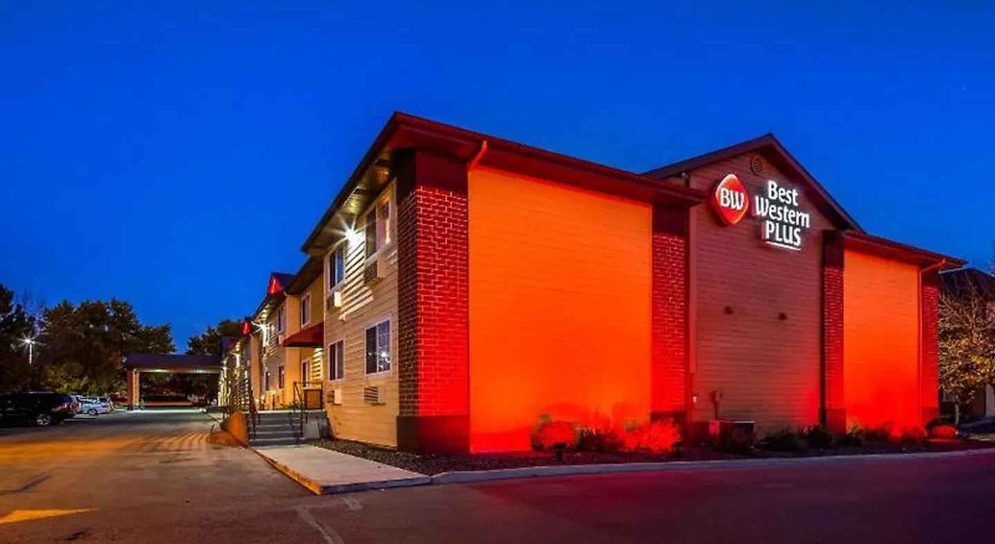Best Western Plus Meridian EXTERIOR