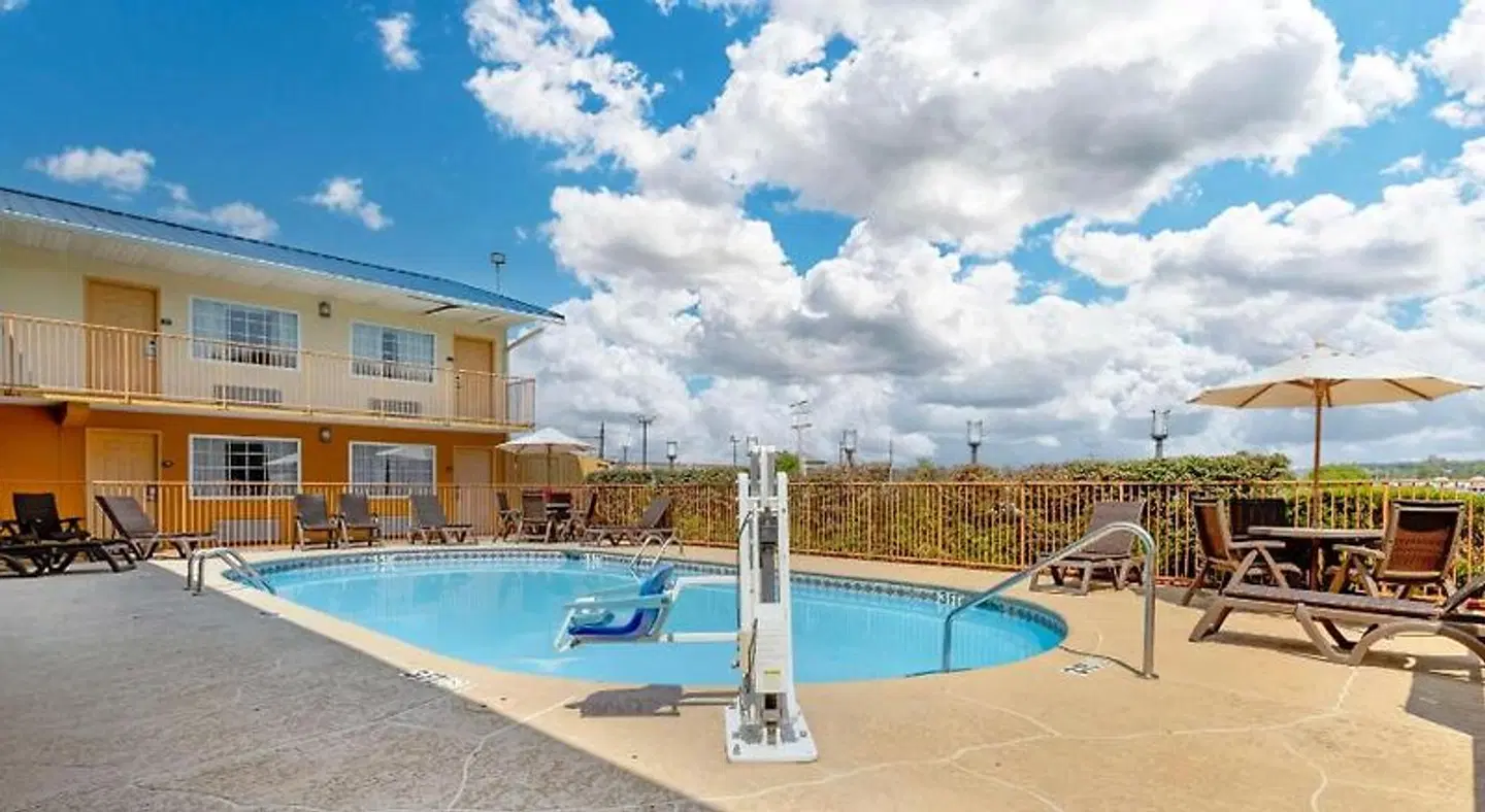 Best Western Van Buren Inn OUTDOOR_POOL