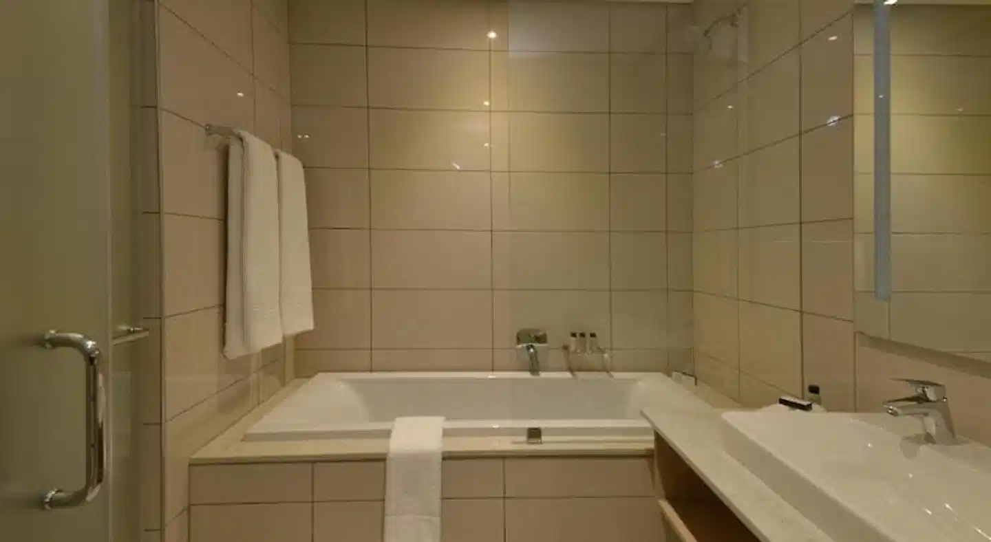 @Sandton Hotel Badezimmer