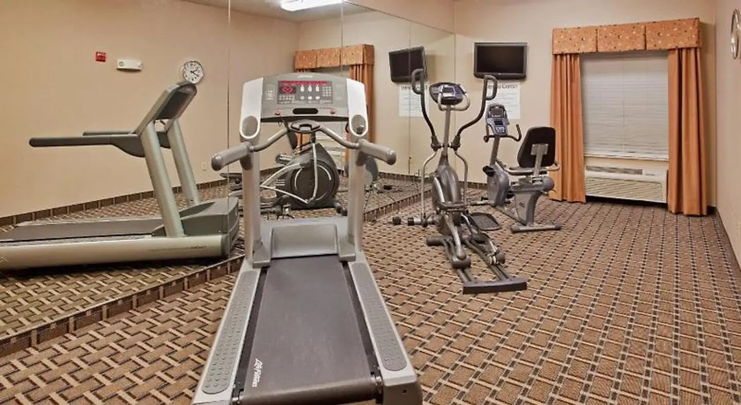 Holiday Inn Express & Suites Kansas City-Liberty (Hwy 152) by IHG SPORTS_AND_LEISURE