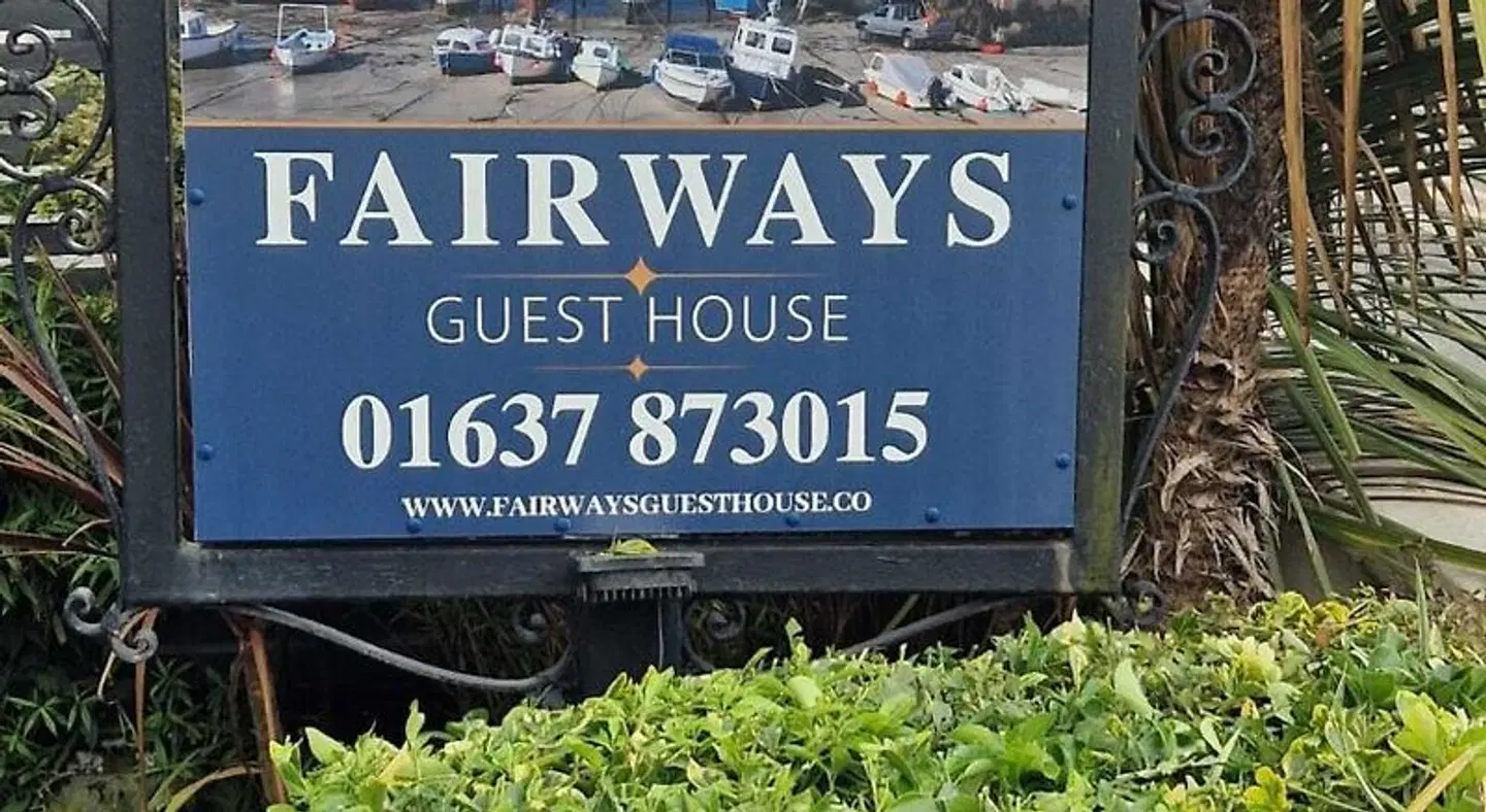 Fairways Guest House EXTERIOR