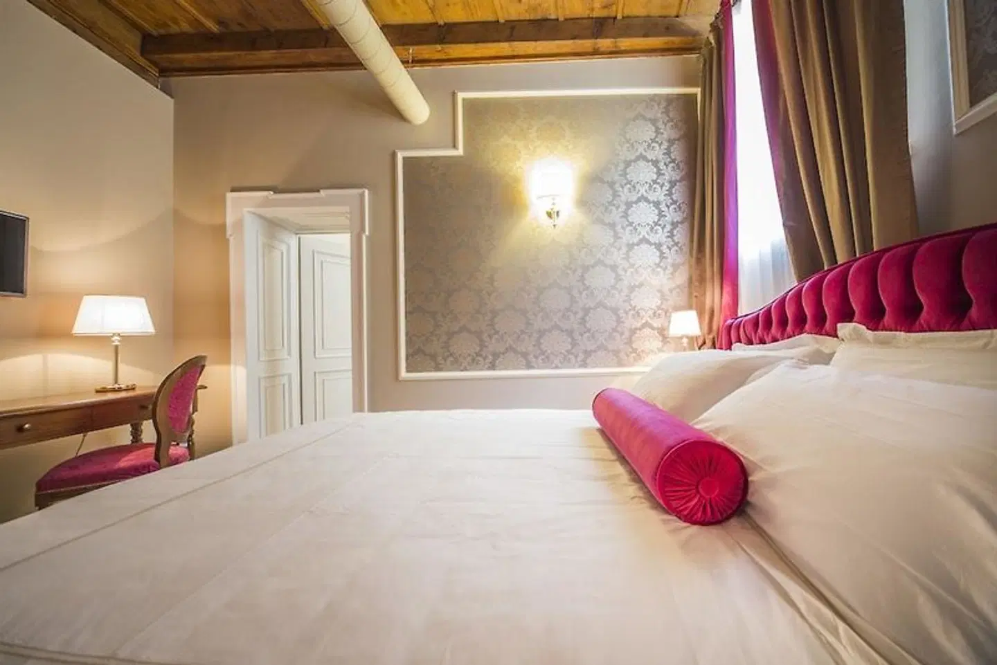 Lady Capulet Apartments ROOM_EXAMPLE