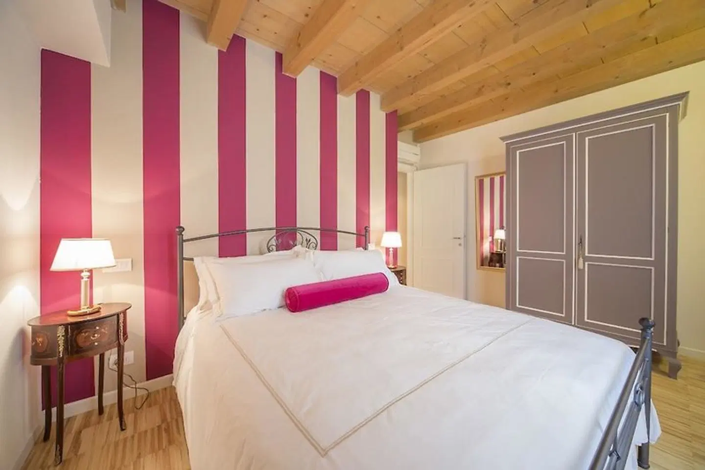 Lady Capulet Apartments ROOM_EXAMPLE