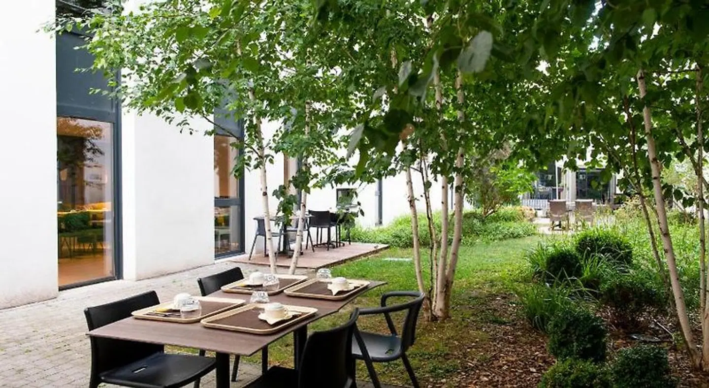 Aparthotel Adagio Lyon Patio Confluence Restaurant