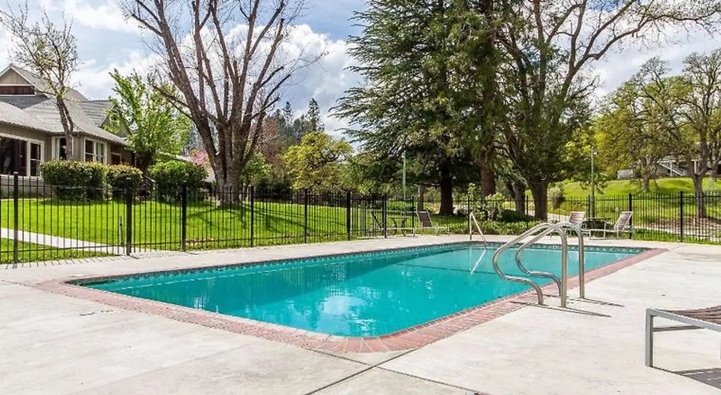 Sierra Sky Ranch OUTDOOR_POOL