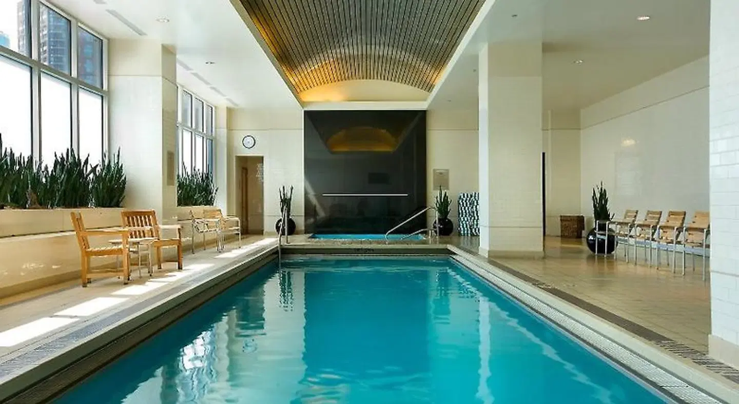 Embassy Suites by Hilton Chicago Downtown Magnificent Mile Hallenbad