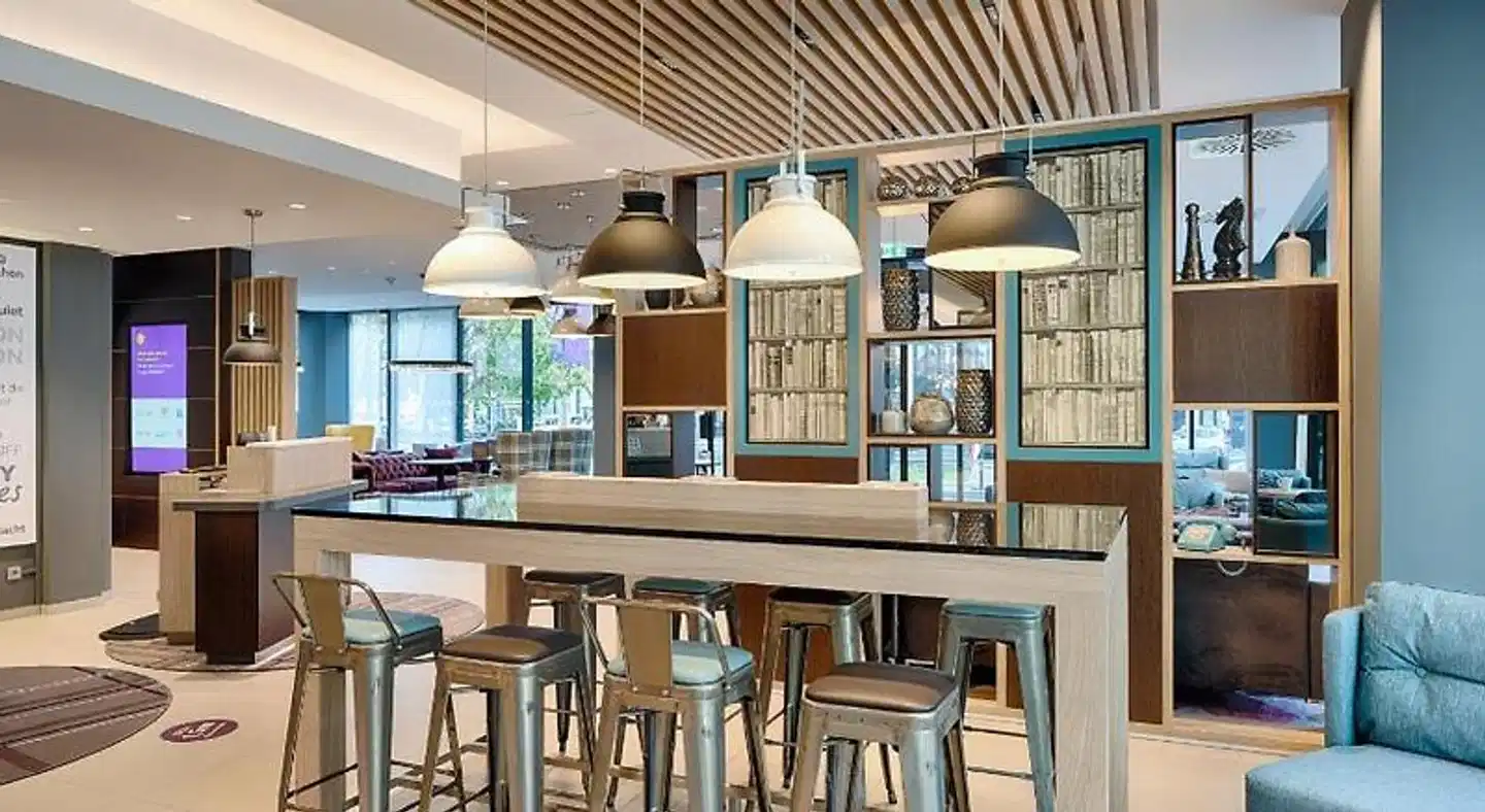 Premier Inn Frankfurt Westend Bar