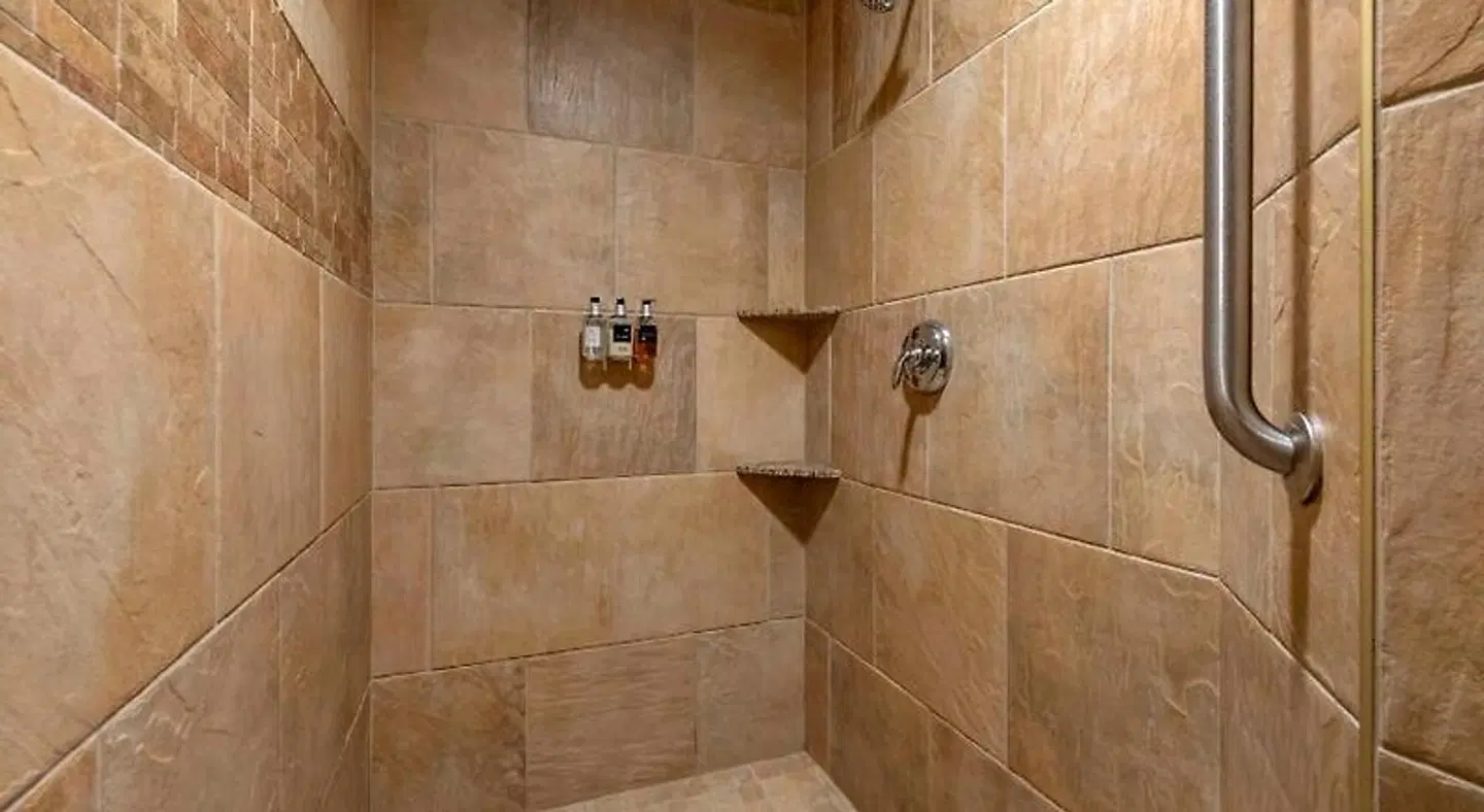 Lift Bridge Lodge, Ascend Hotel Collection Badezimmer