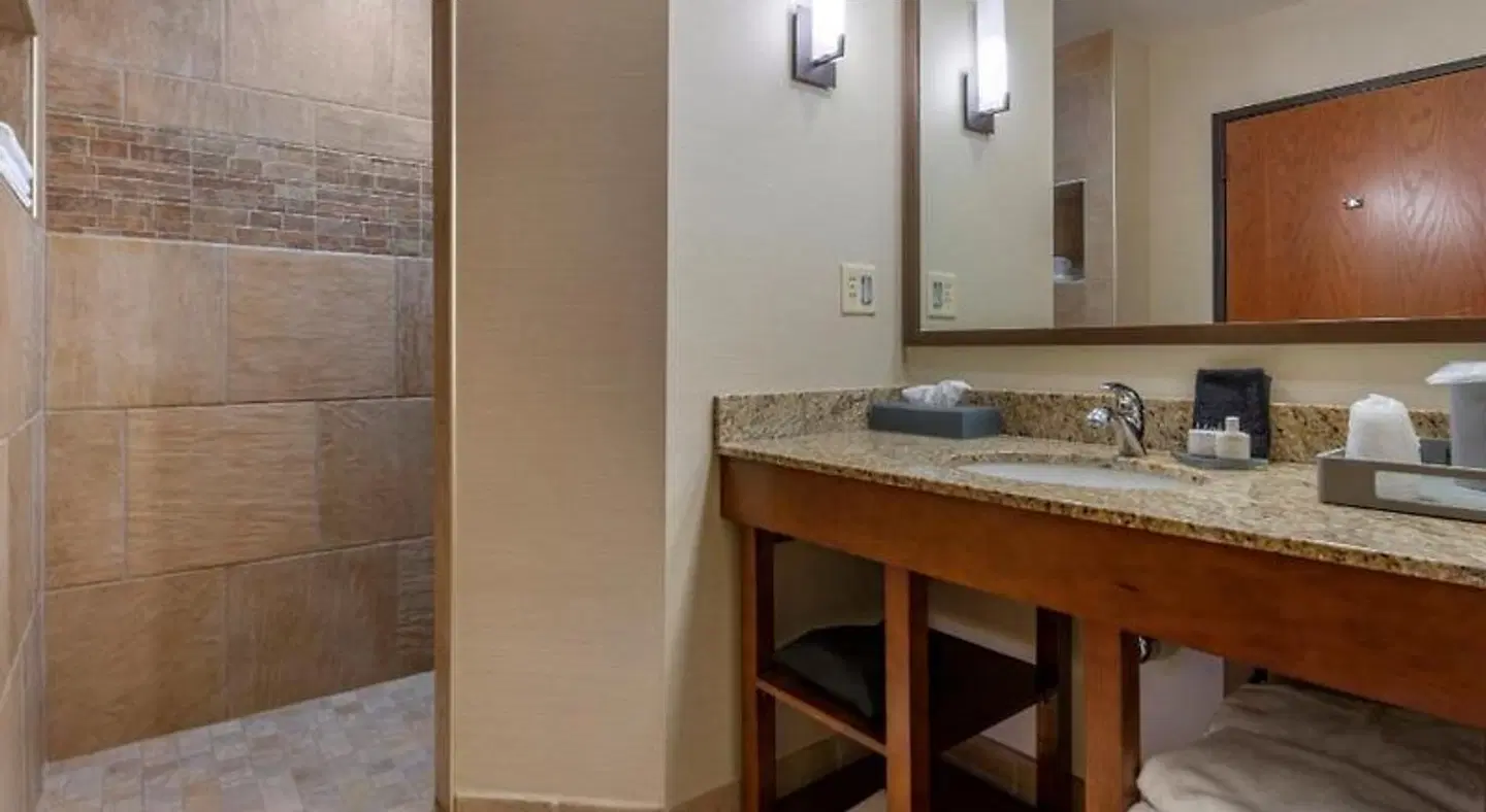 Lift Bridge Lodge, Ascend Hotel Collection Badezimmer