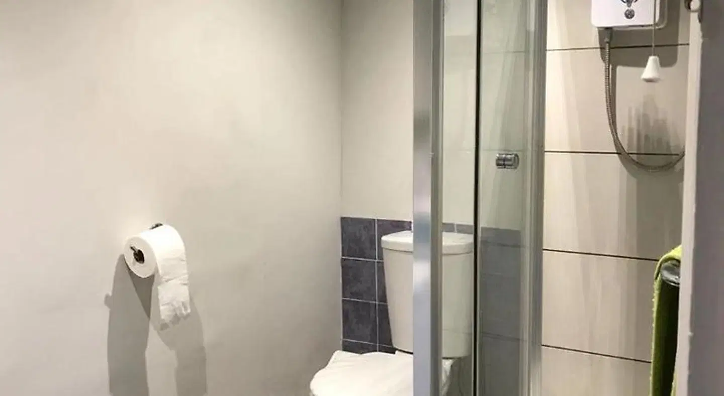 Golden Cross Guesthouse Badezimmer