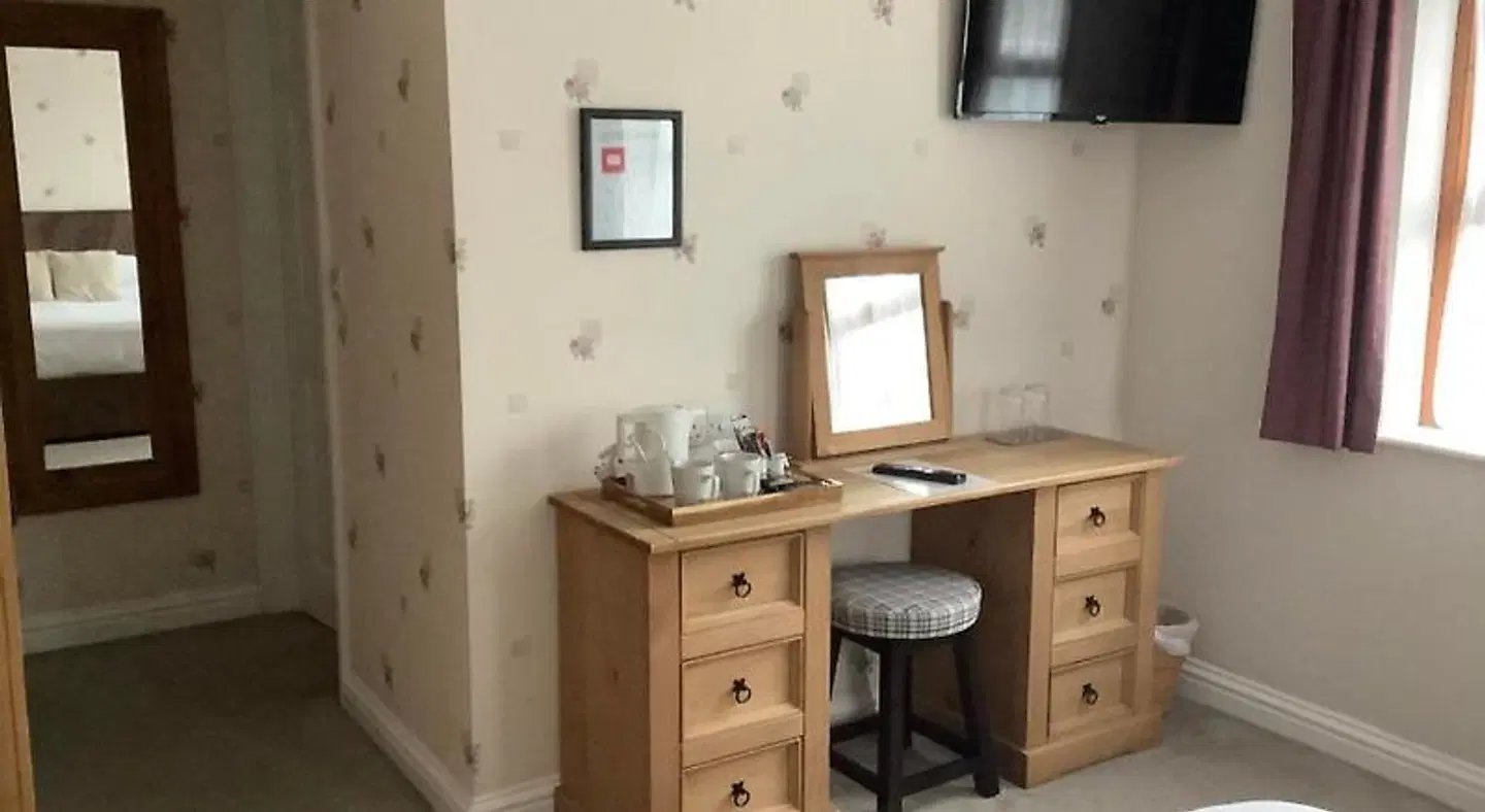 New Overlander Inn ROOM_EXAMPLE