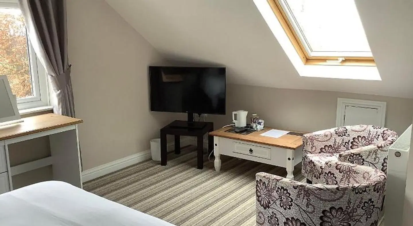 New Overlander Inn ROOM_EXAMPLE