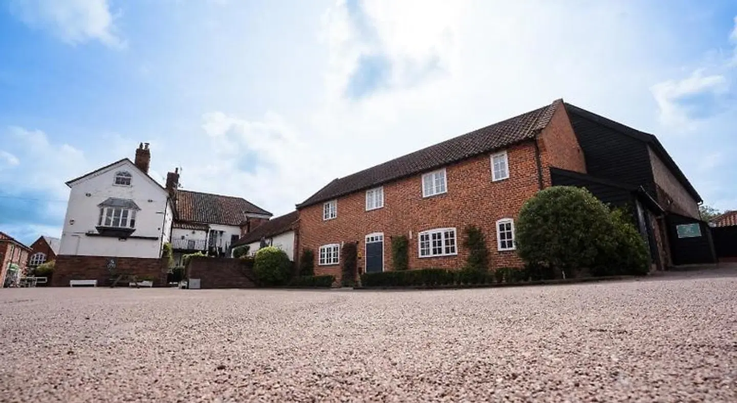 The Loddon Swan EXTERIOR