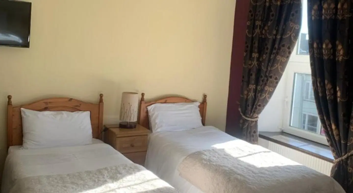Buggle's Pub and Accommodation ROOM_EXAMPLE
