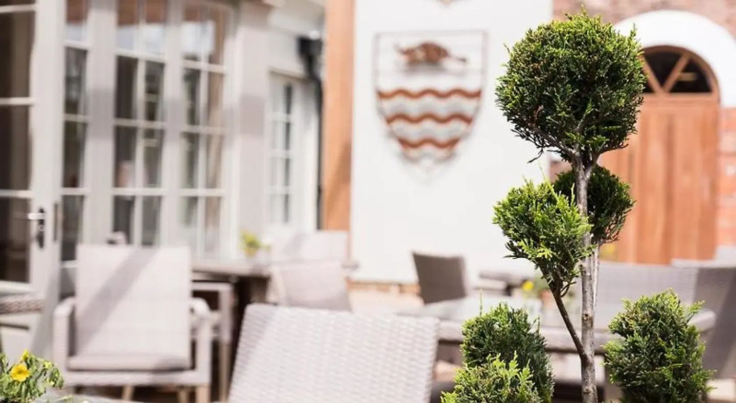 The Beverley Arms Hotel Terrasse
