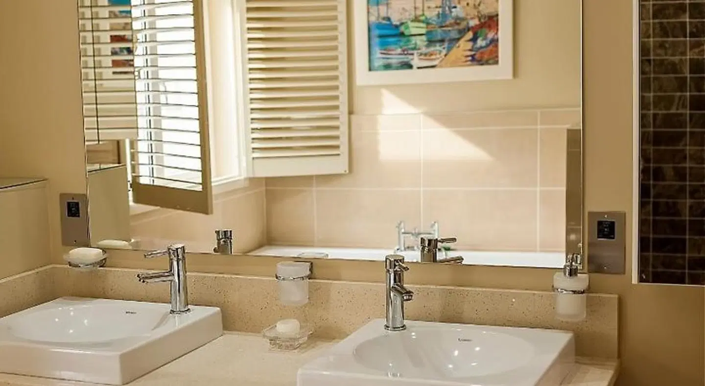 Sea Breeze Lodge B&B Badezimmer