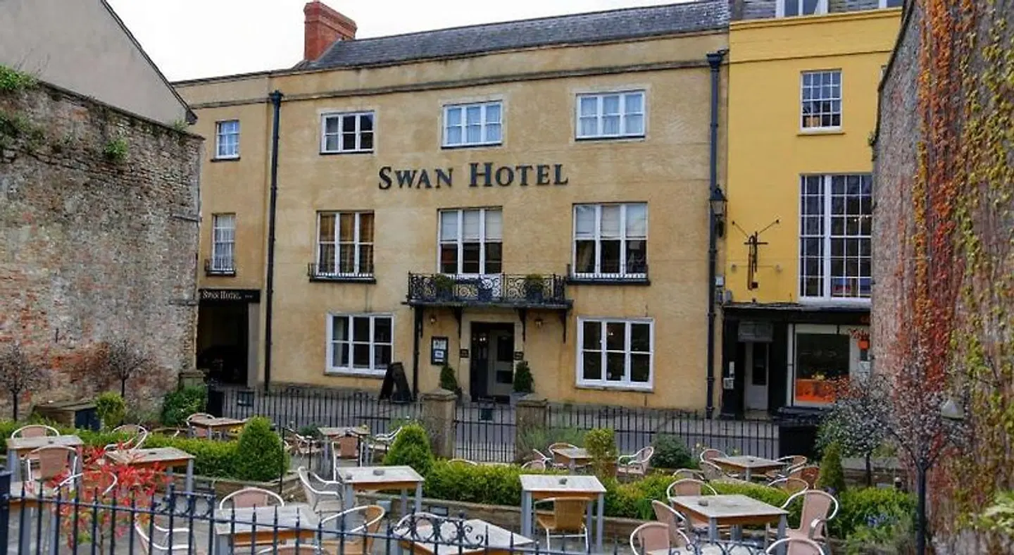 The Swan Hotel Wells EXTERIOR