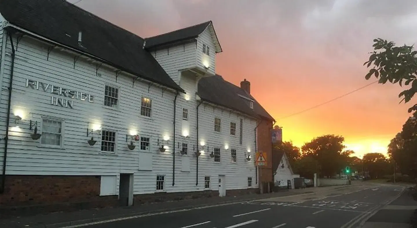 The Riverside Inn EXTERIOR