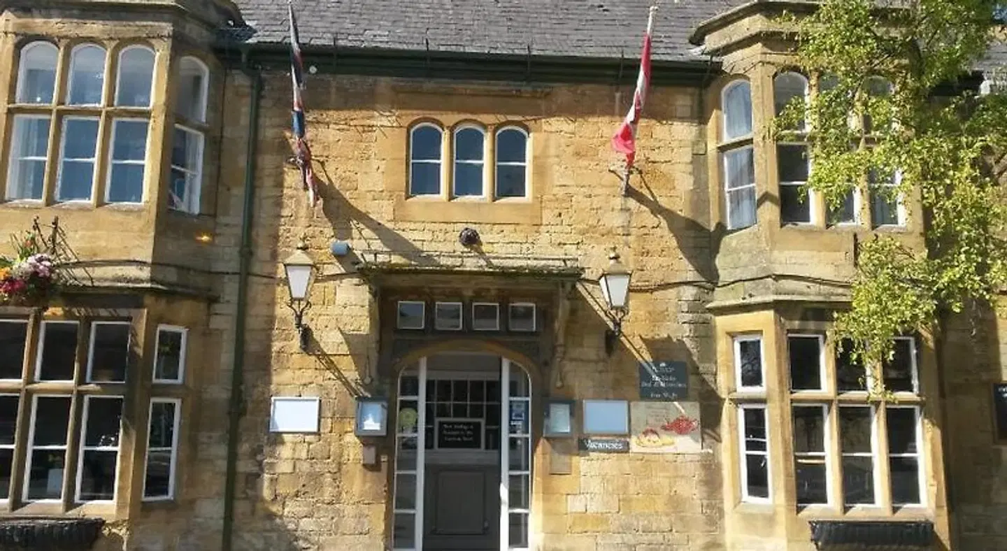 The Swan Inn EXTERIOR