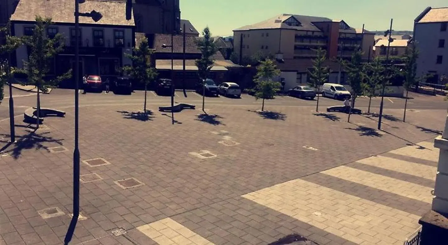 Ewings Bar & Accommodation Terrasse