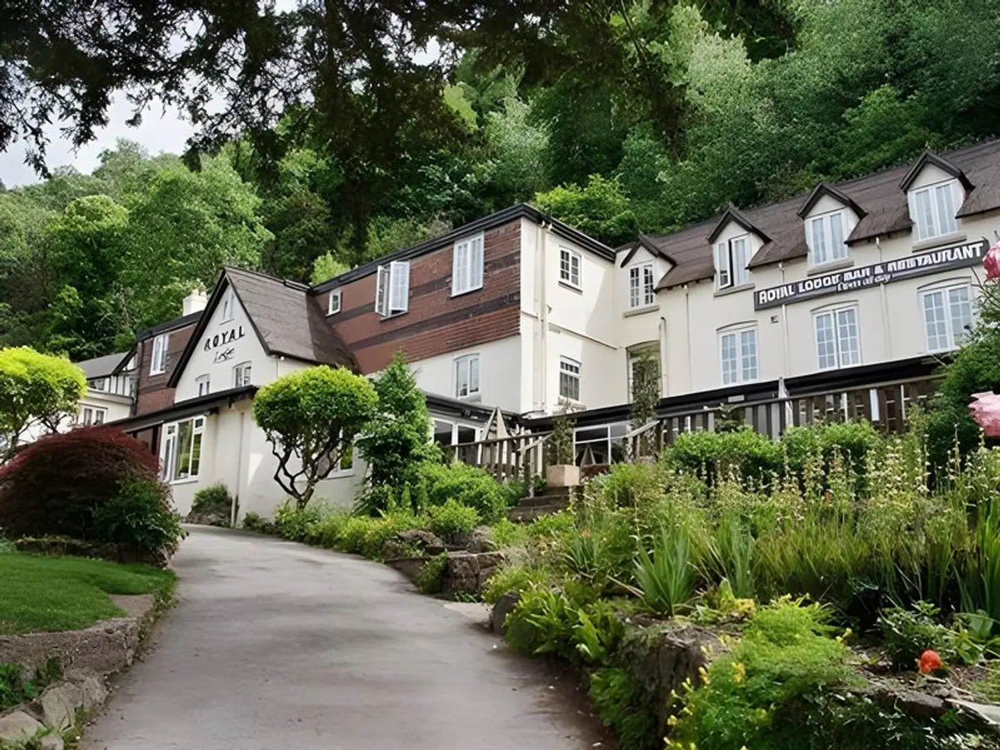The Royal Lodge EXTERIOR