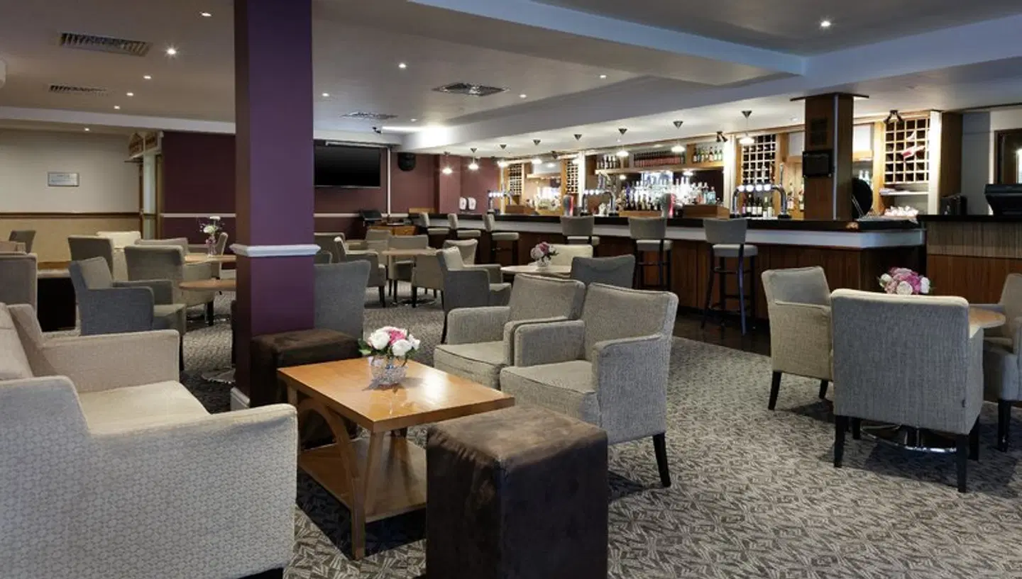 Delta Hotels by Marriott Warwick Bar
