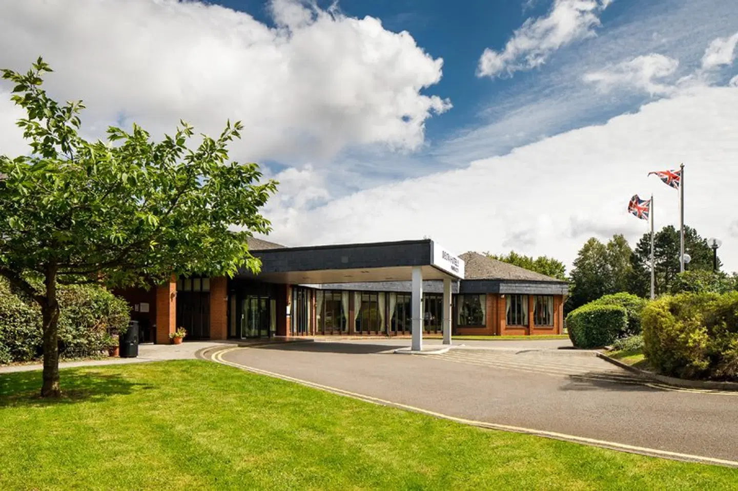 Delta Hotels by Marriott Warwick EXTERIOR