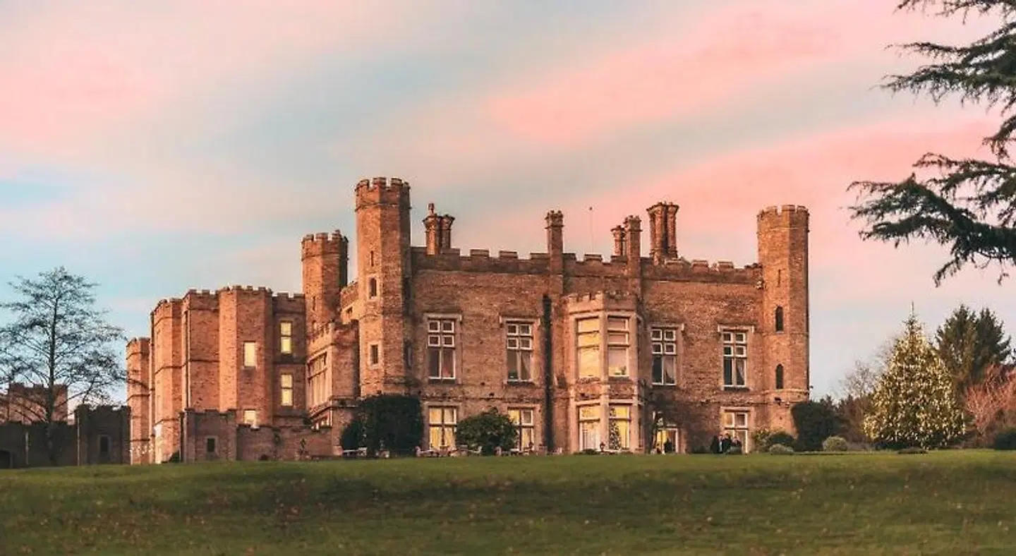 Cave Castle Hotel & Country Club EXTERIOR