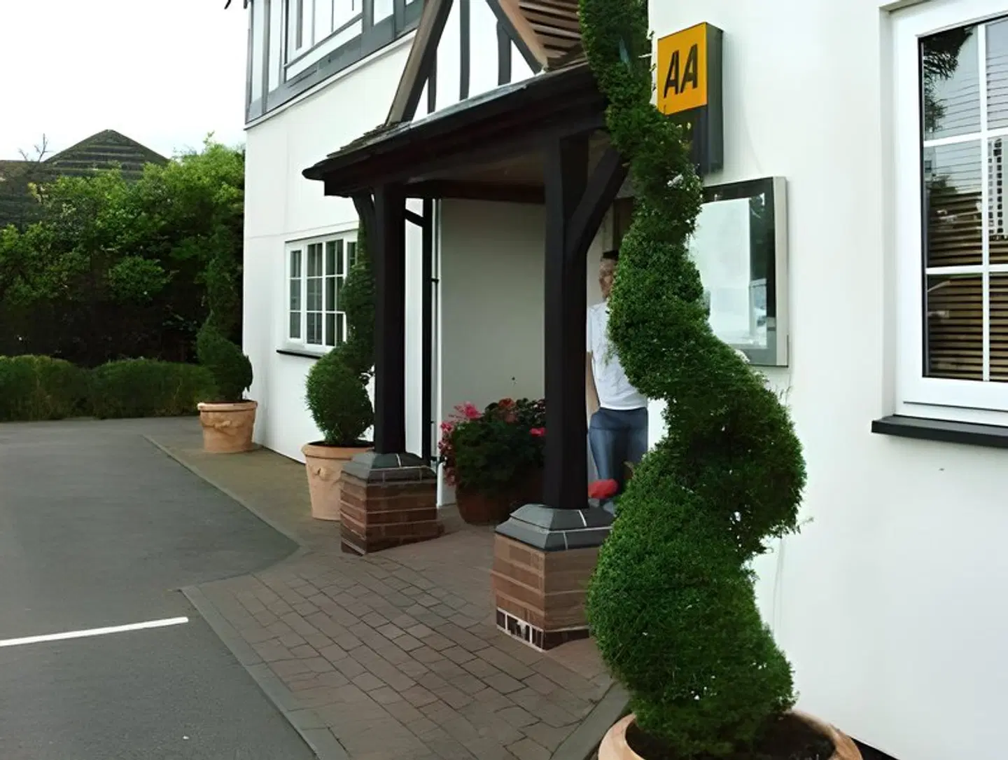 Haigs Hotel EXTERIOR