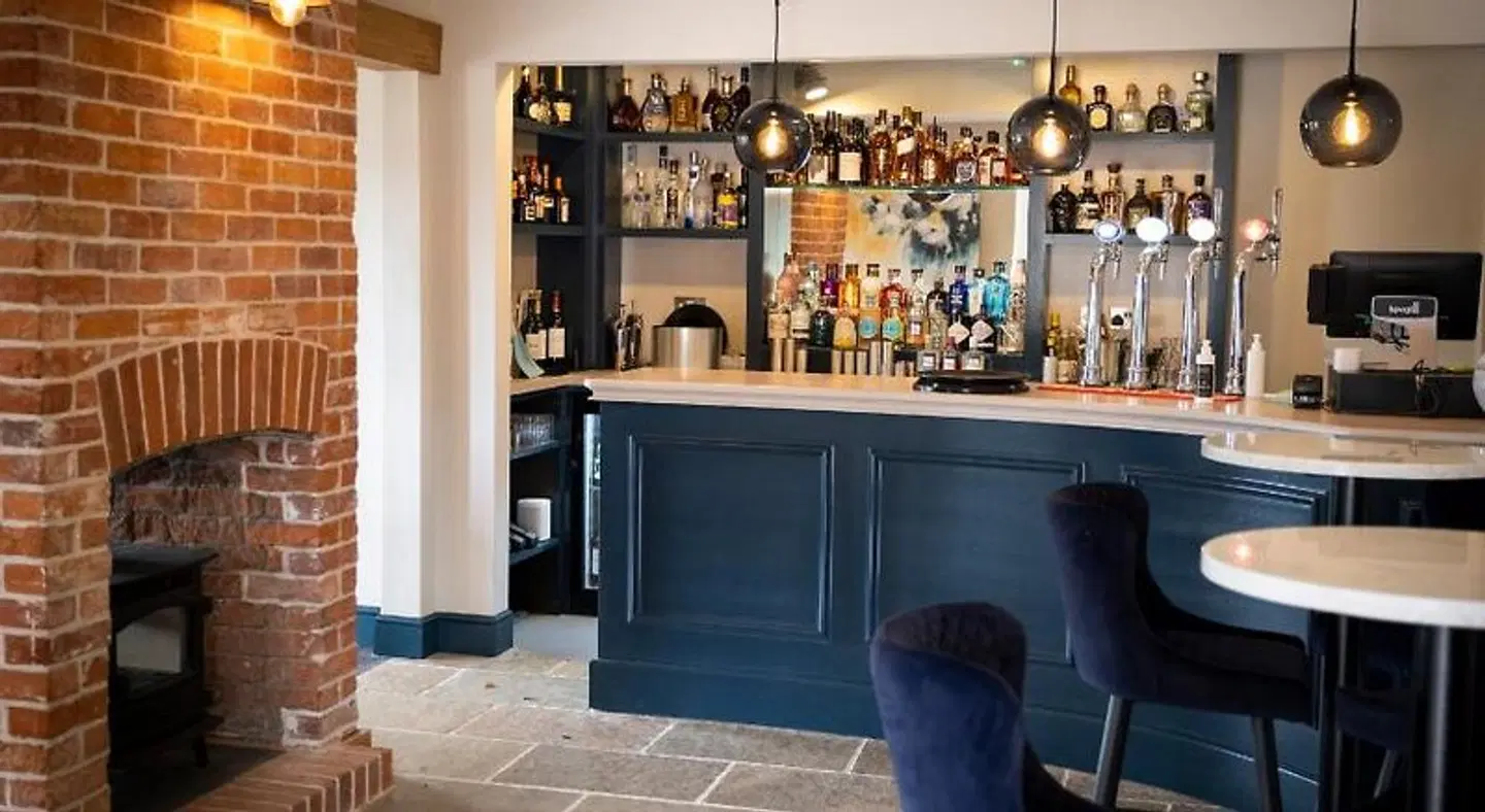 The Three Lions Bar