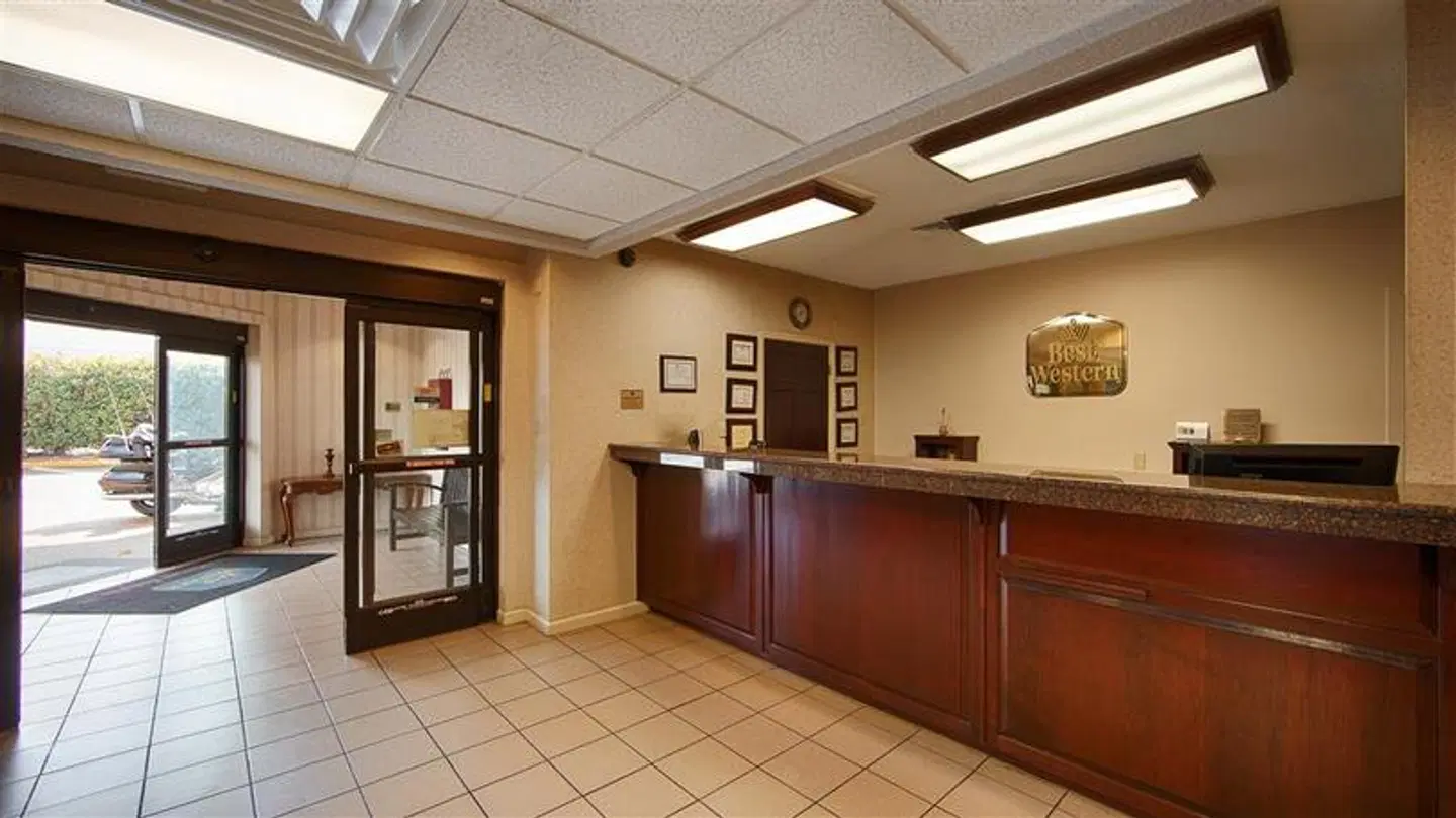 Quality Inn Airport I-240 LOUNGE_LOBBY