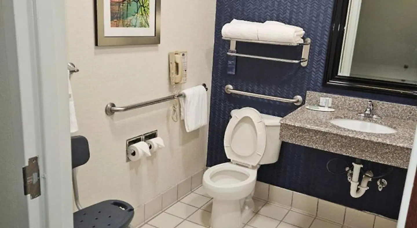 Fairfield by Marriott Inn & Suites Tulsa Central Badezimmer