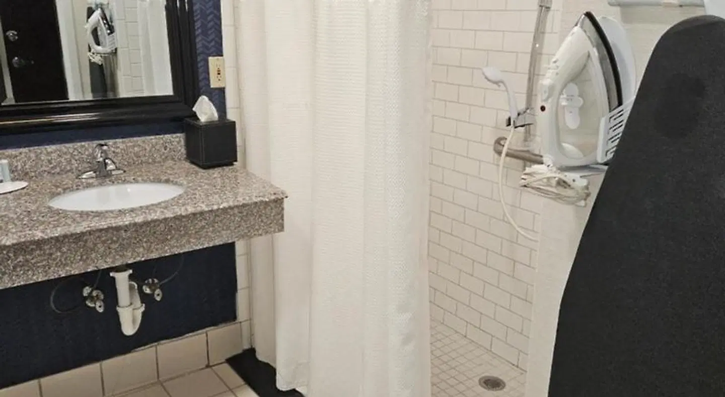 Fairfield by Marriott Inn & Suites Tulsa Central Badezimmer