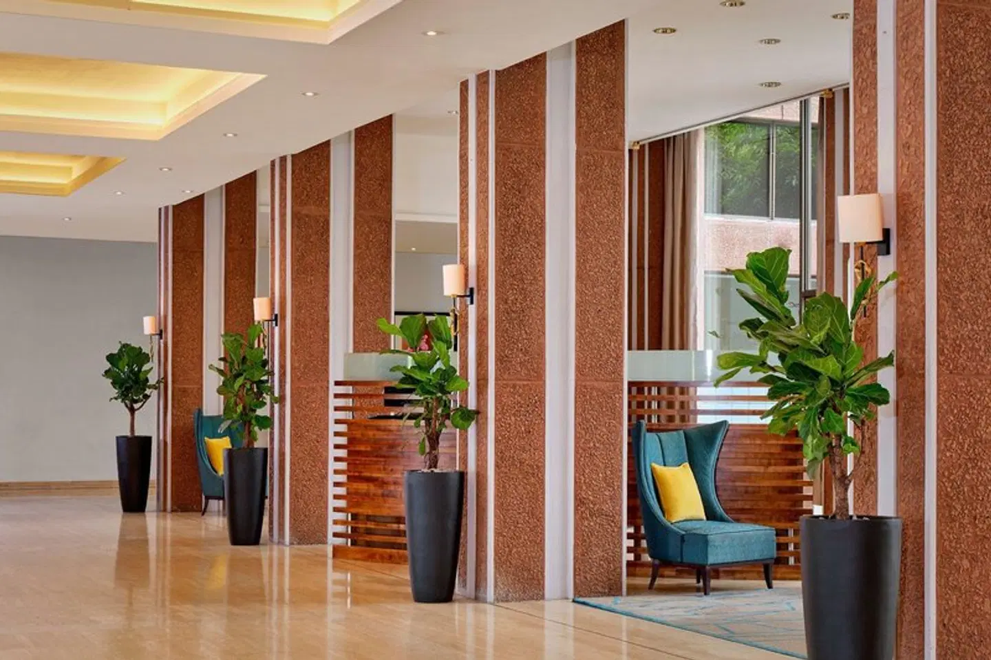 Sheraton Skyline Hotel London Heathrow LOUNGE_LOBBY