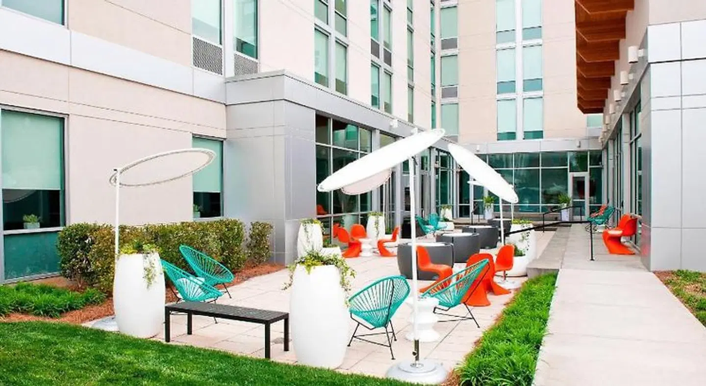 Aloft by Marriott Charlotte Ballantyne Terrasse