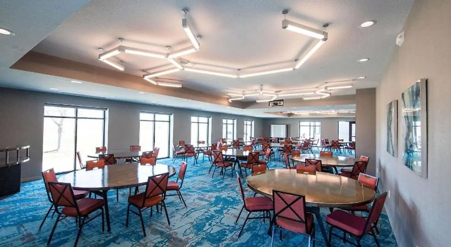 DoubleTree by Hilton Des Moines Airport Restaurant