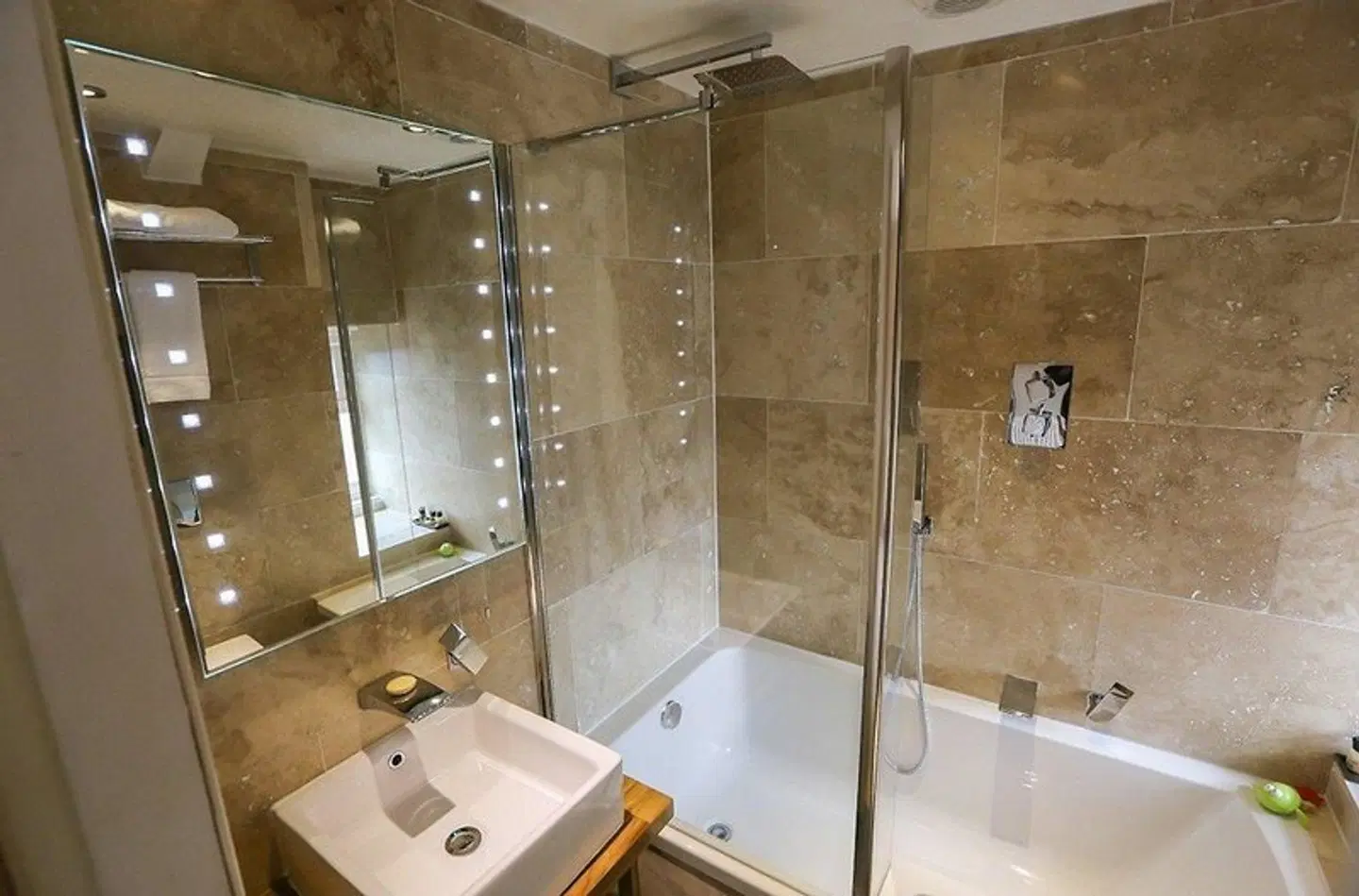 The Cheviot Hotel Badezimmer