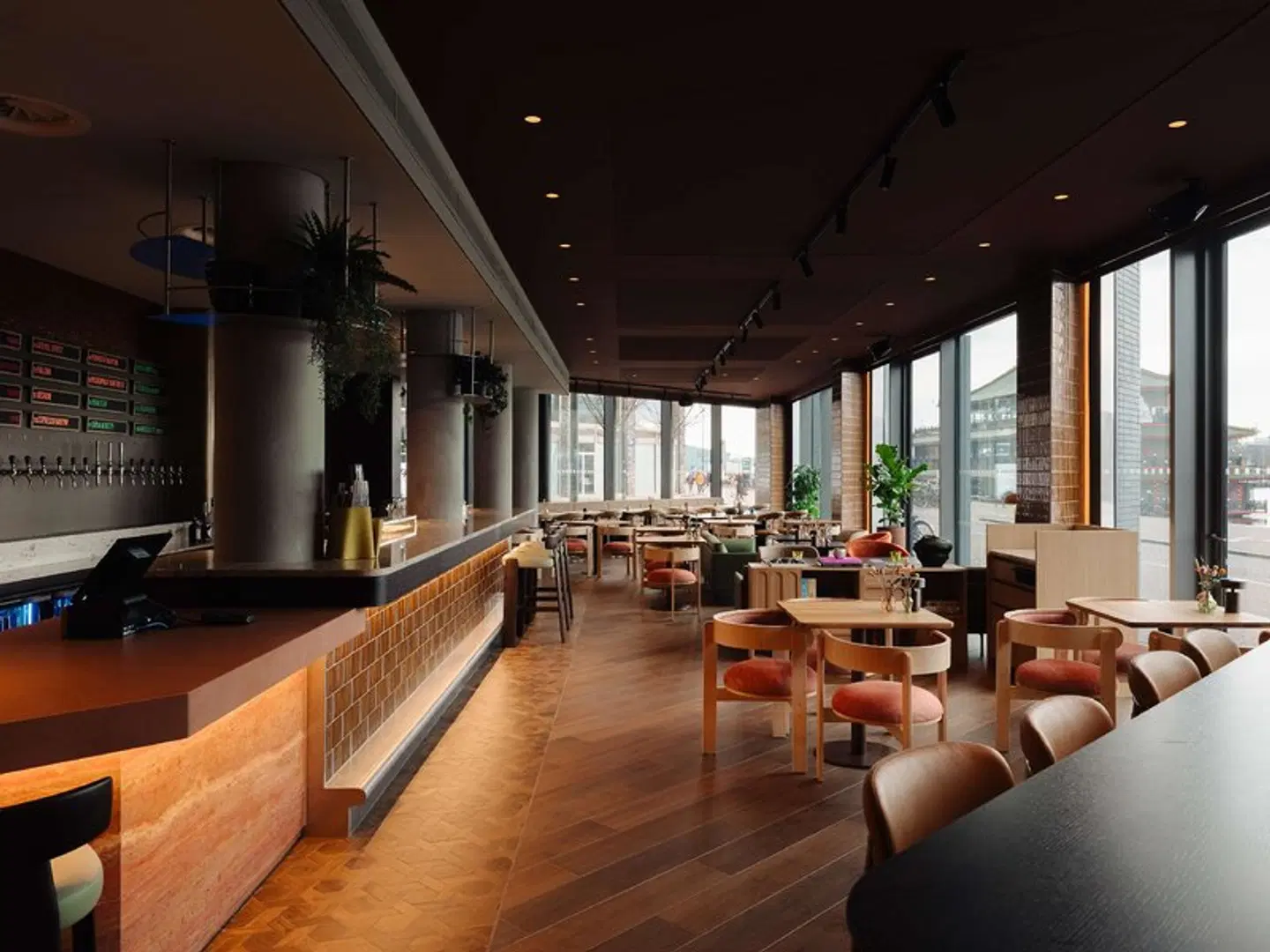 DoubleTree by Hilton Amsterdam Centraal Station Bar