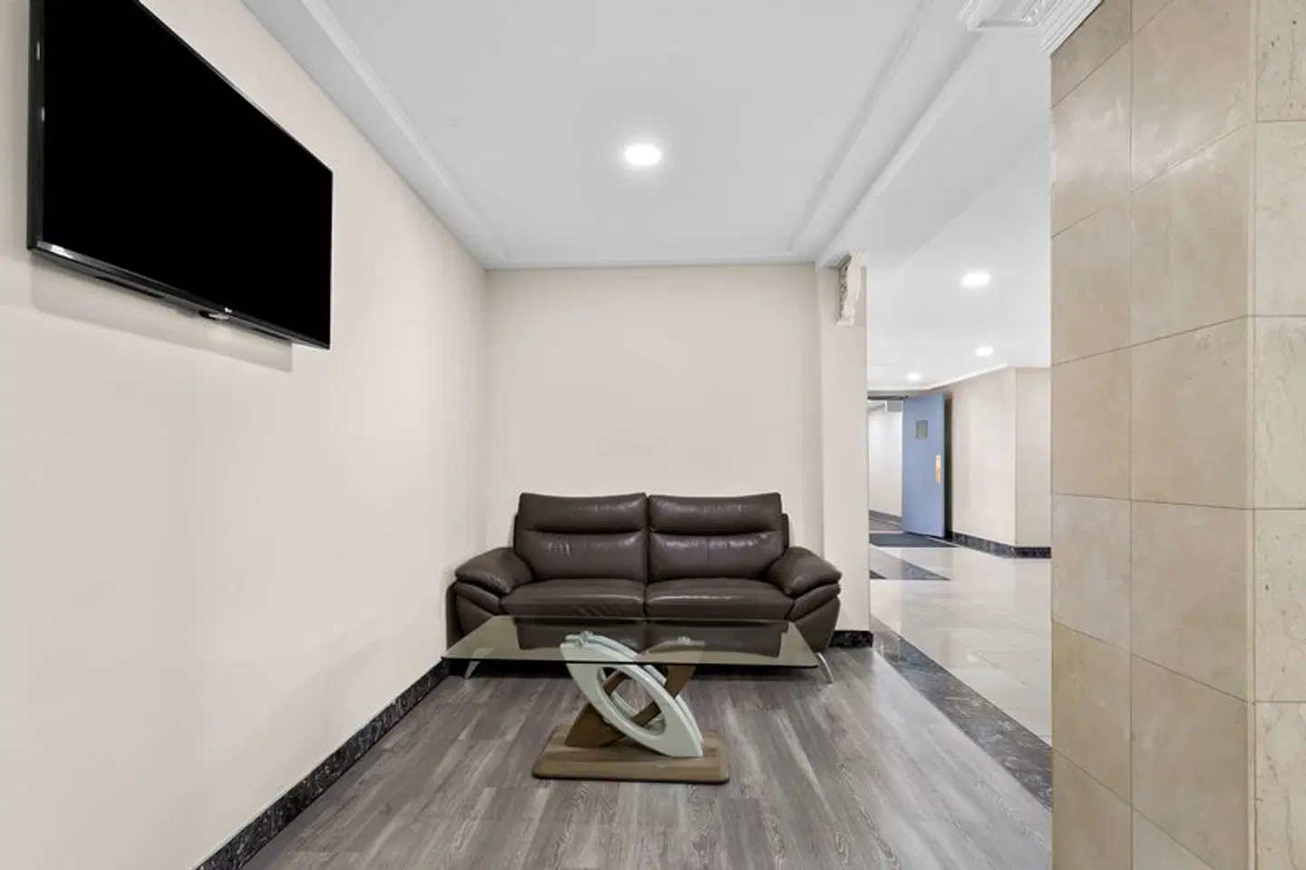 SureStay Plus by Best Western Windsor LOUNGE_LOBBY