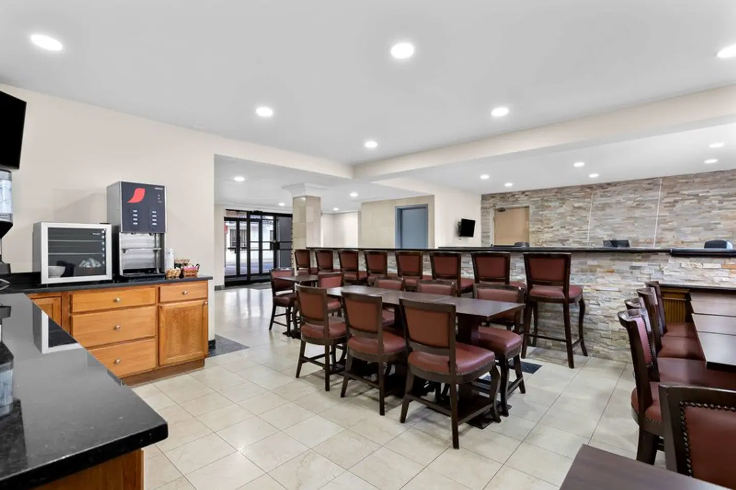 SureStay Plus by Best Western Windsor Bar