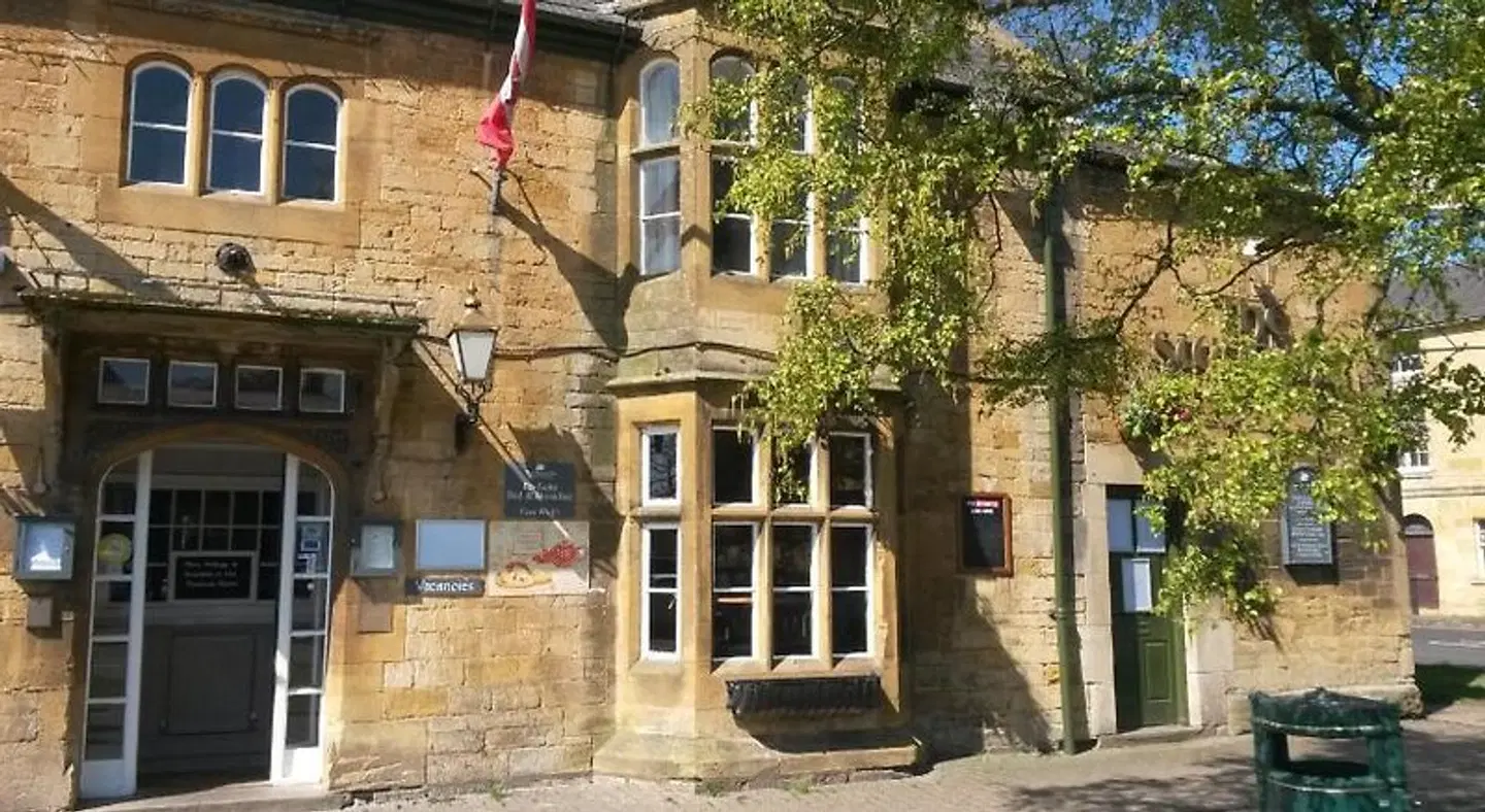 The Swan Inn EXTERIOR