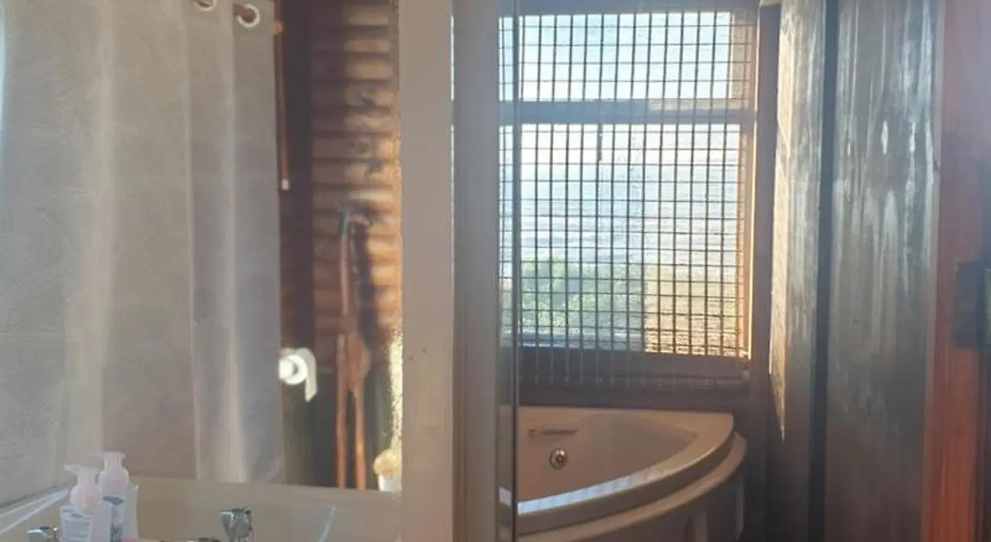 Deep Blue Guest House Badezimmer