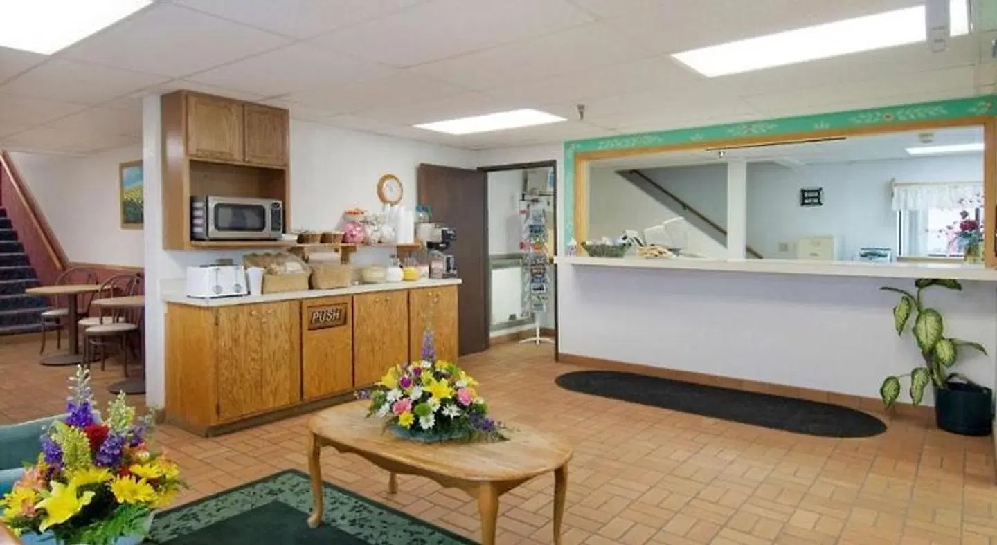 Americas Best Value Inn Torrington LOUNGE_LOBBY