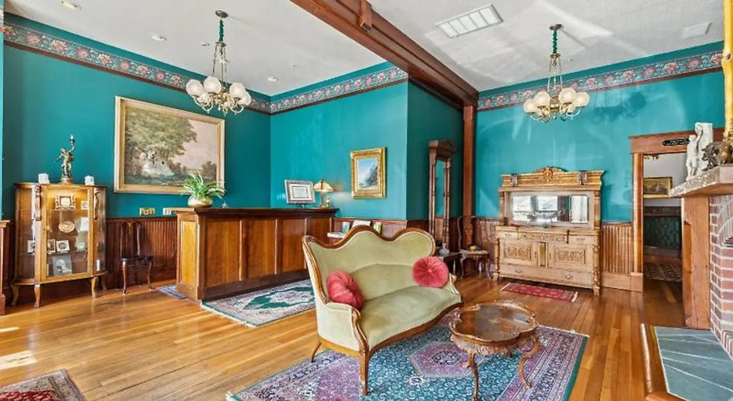 The Peerless Hotel and Restaurant LOUNGE_LOBBY