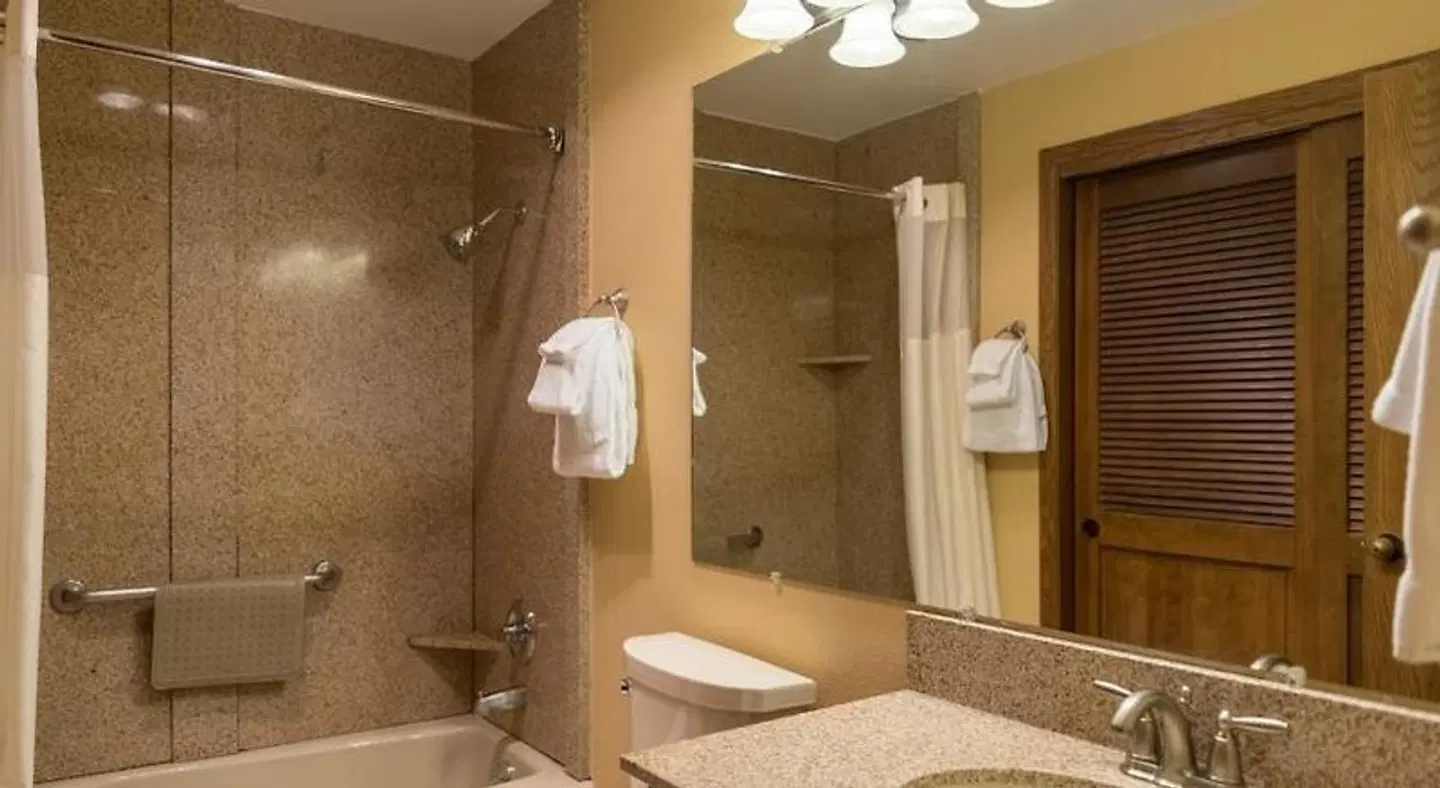 Whispering Woods Badezimmer